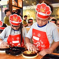 Outdoor Study Kelas III ke Pizza Hut Sudirman